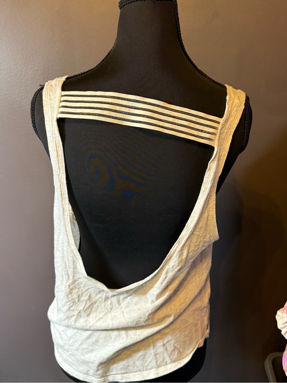 PINK Victoria's Secret Cream Scoop Cropped Tank - Picture 5 of 6